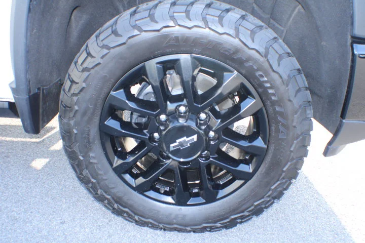 Used 2026 Summit White Chevrolet LTZ image 5