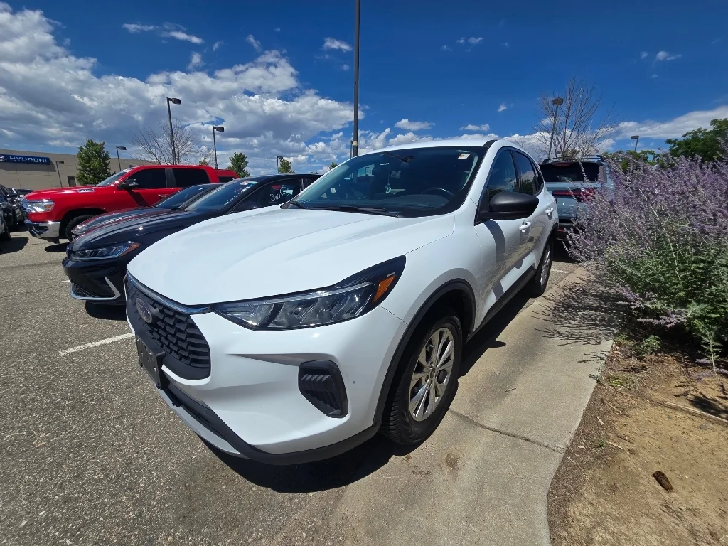 Used 2023 Oxford White Ford Active image 6