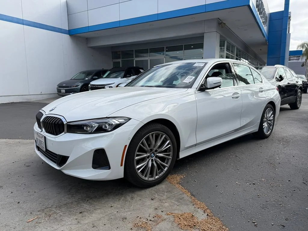 Used 2024  BMW NA image 2