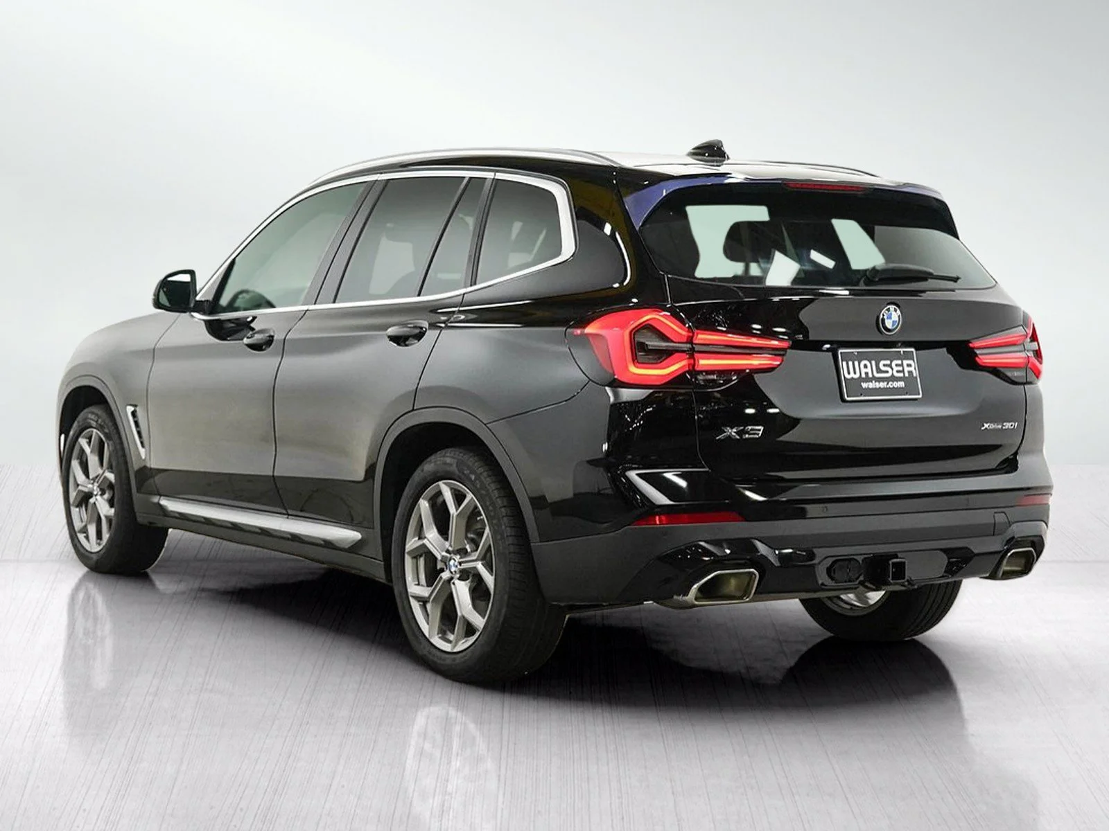 Used 2022 Black BMW xDrive30i image 3