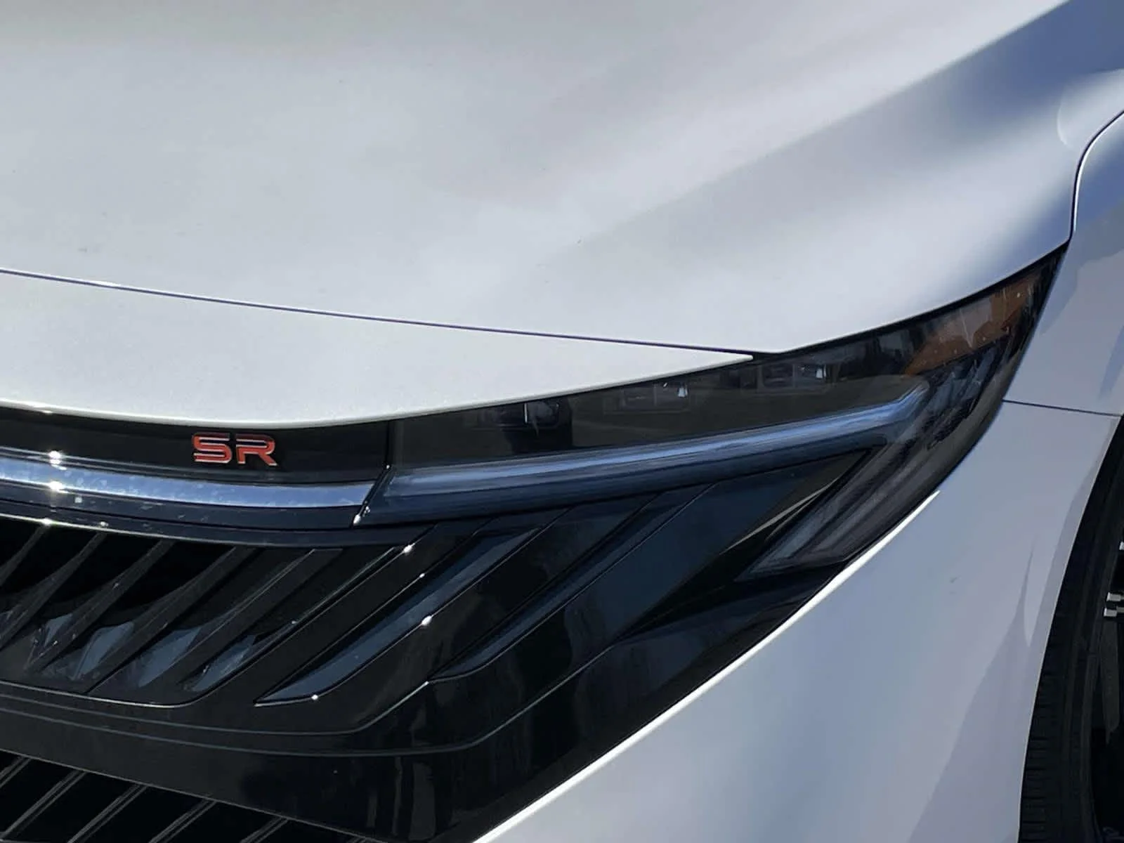 New 2026 Aspen White Tricoat/Super Black Nissan SR image 13