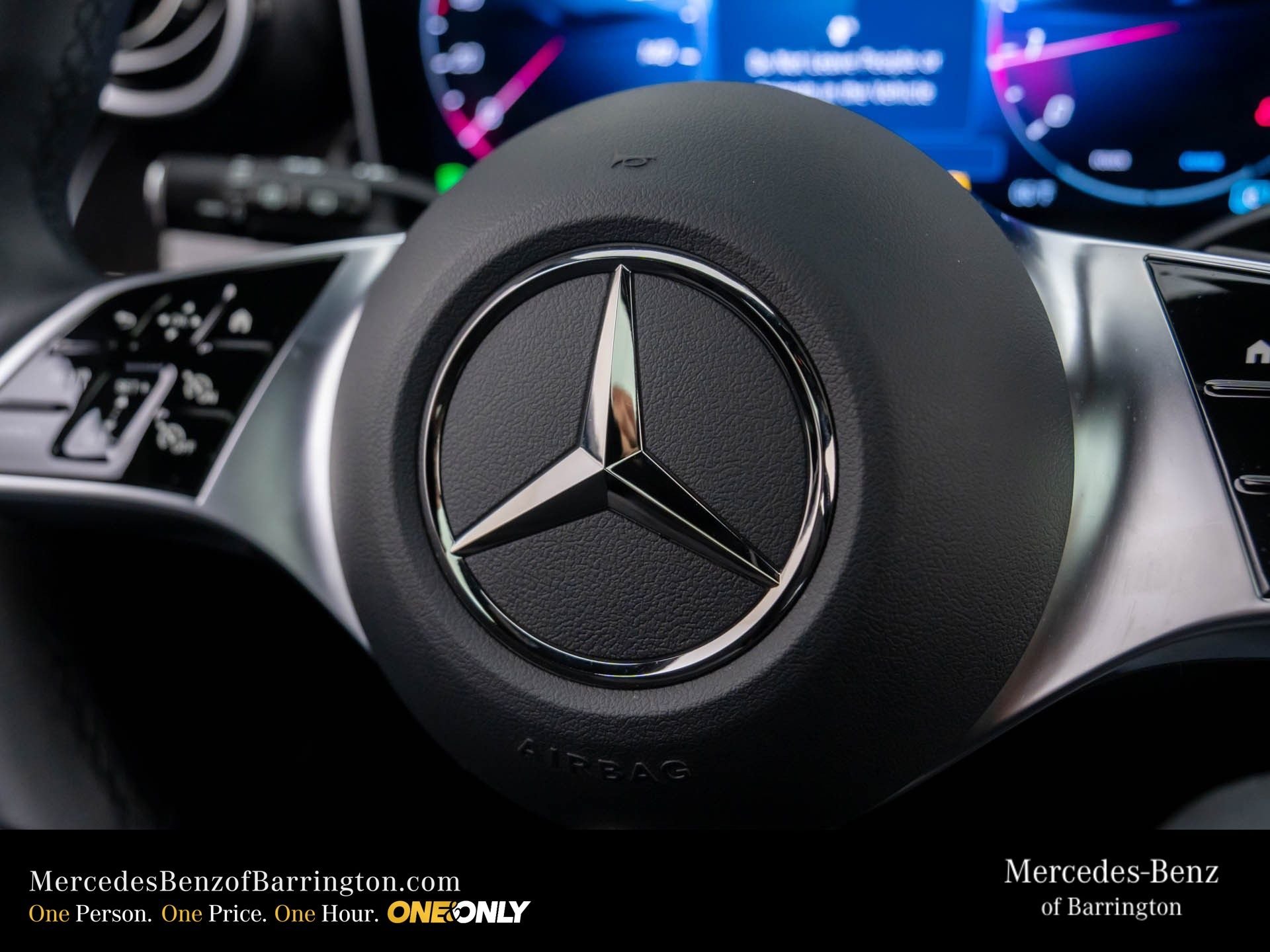 New 2026 Polar White Mercedes-Benz GLC 300 image 24