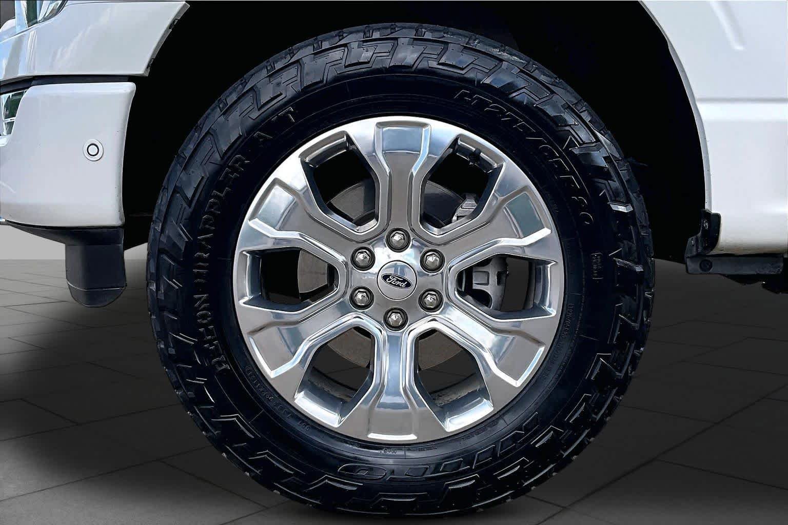 Used 2021 Star White Metallic Tri-Coat Ford Platinum image 11