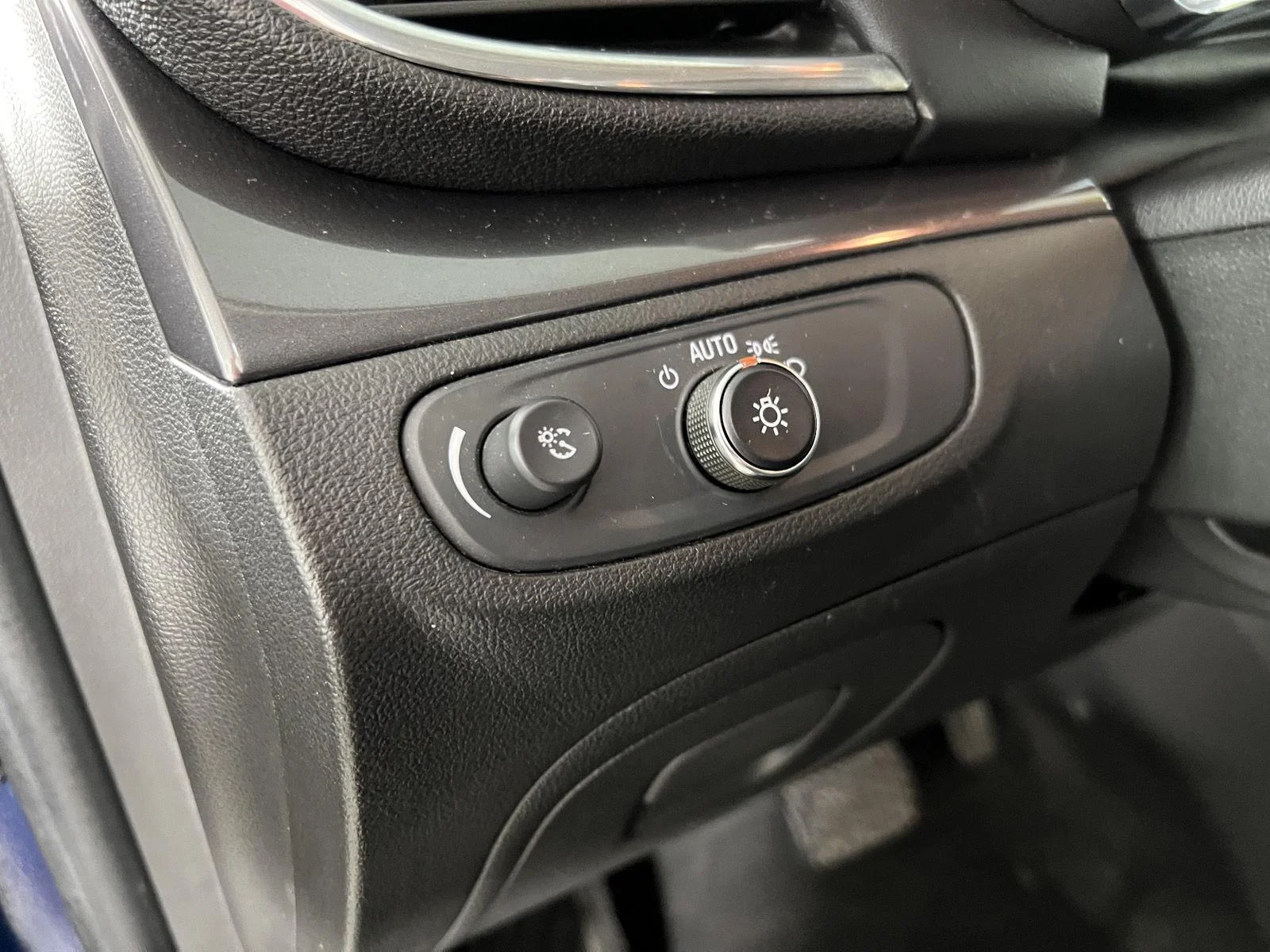 Used 2019 Deep Azure Metallic Buick Preferred image 13