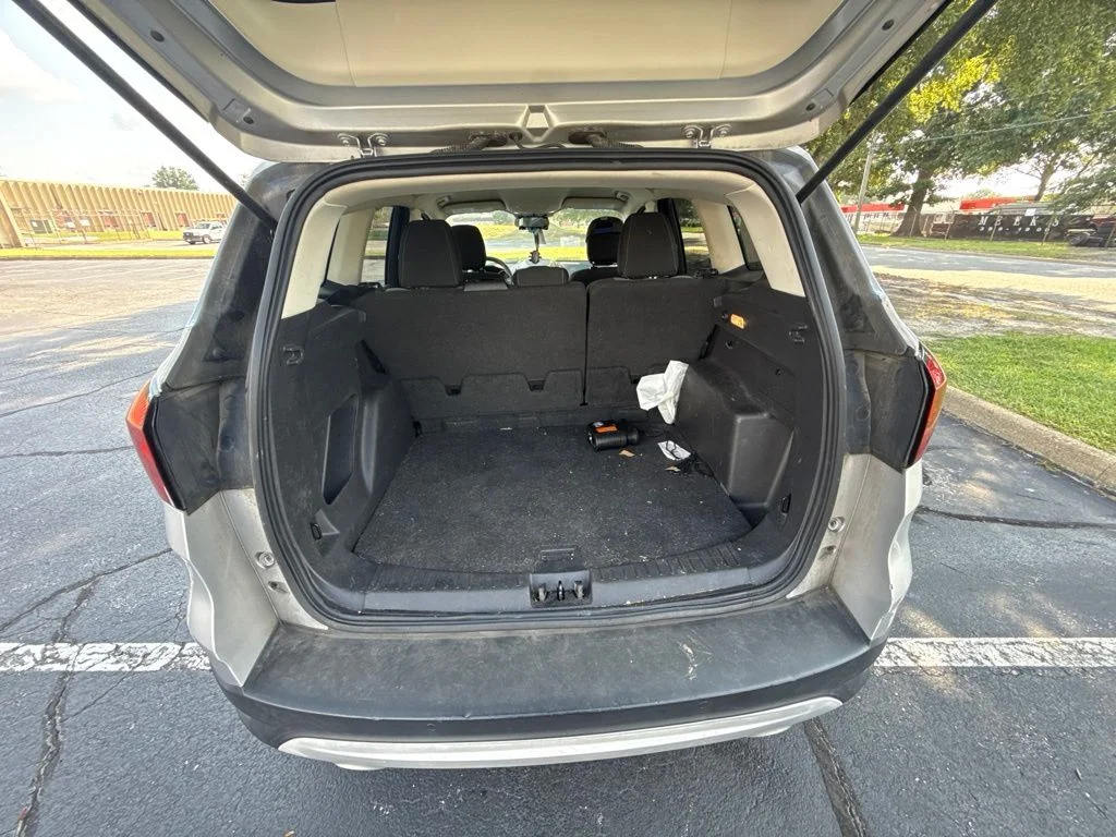 Used 2019 Silver Ford SE image 9