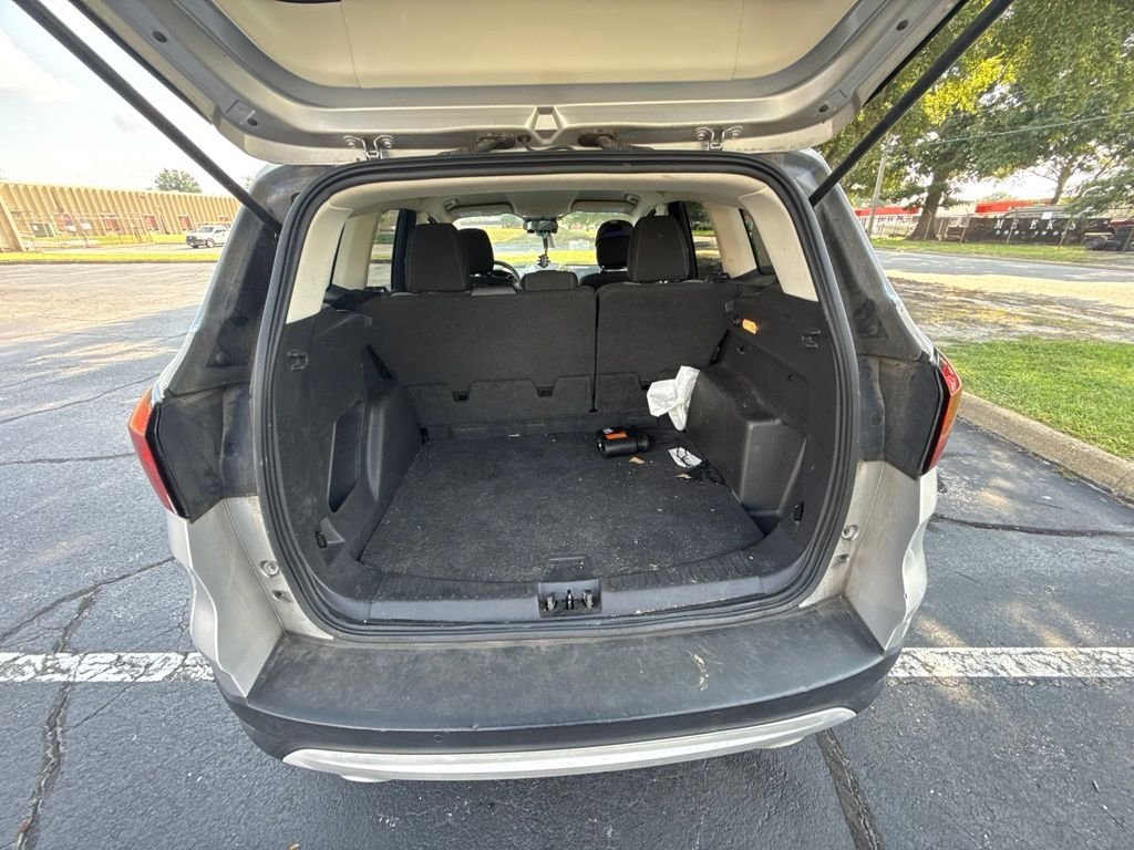 Used 2019 Silver Ford SE image 9