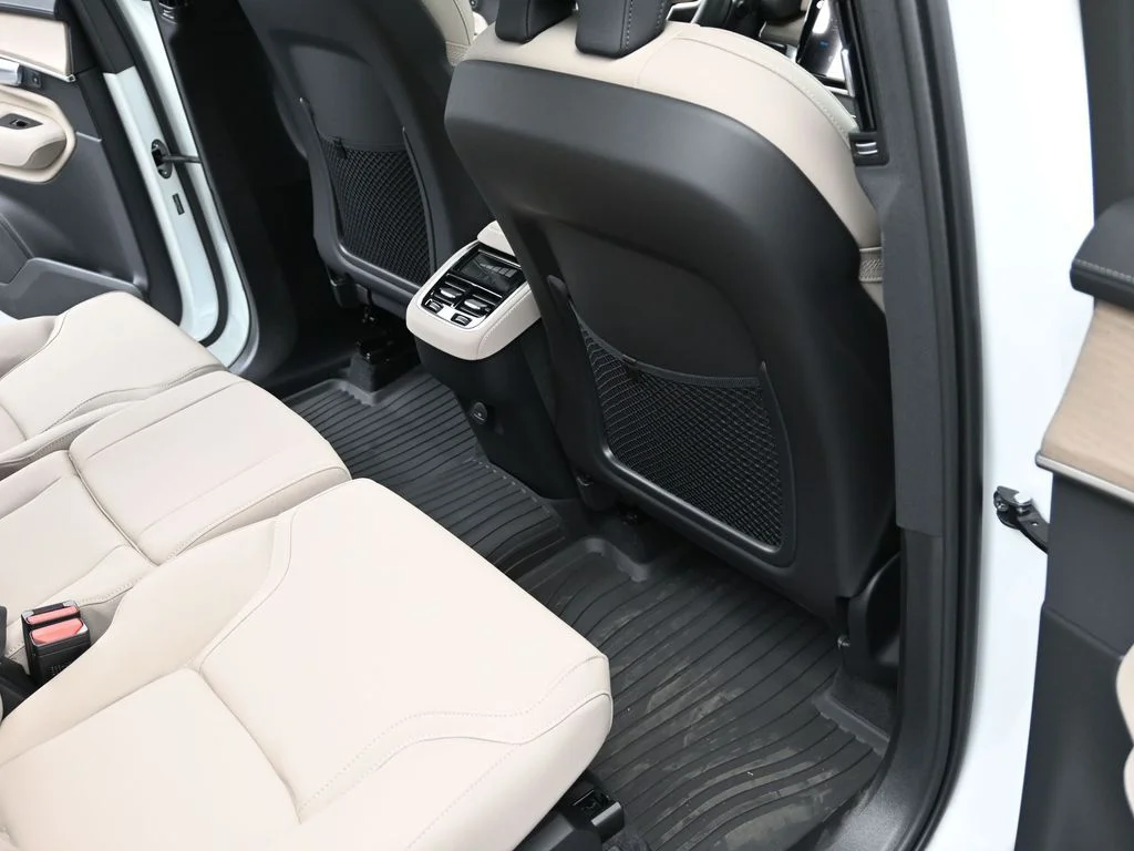 New 2026 Crystal White Volvo Plus image 18