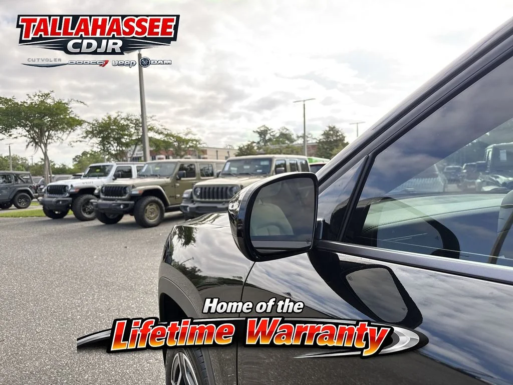 New 2026 Diamond Black Crystal Pearlcoat Jeep Laredo image 10