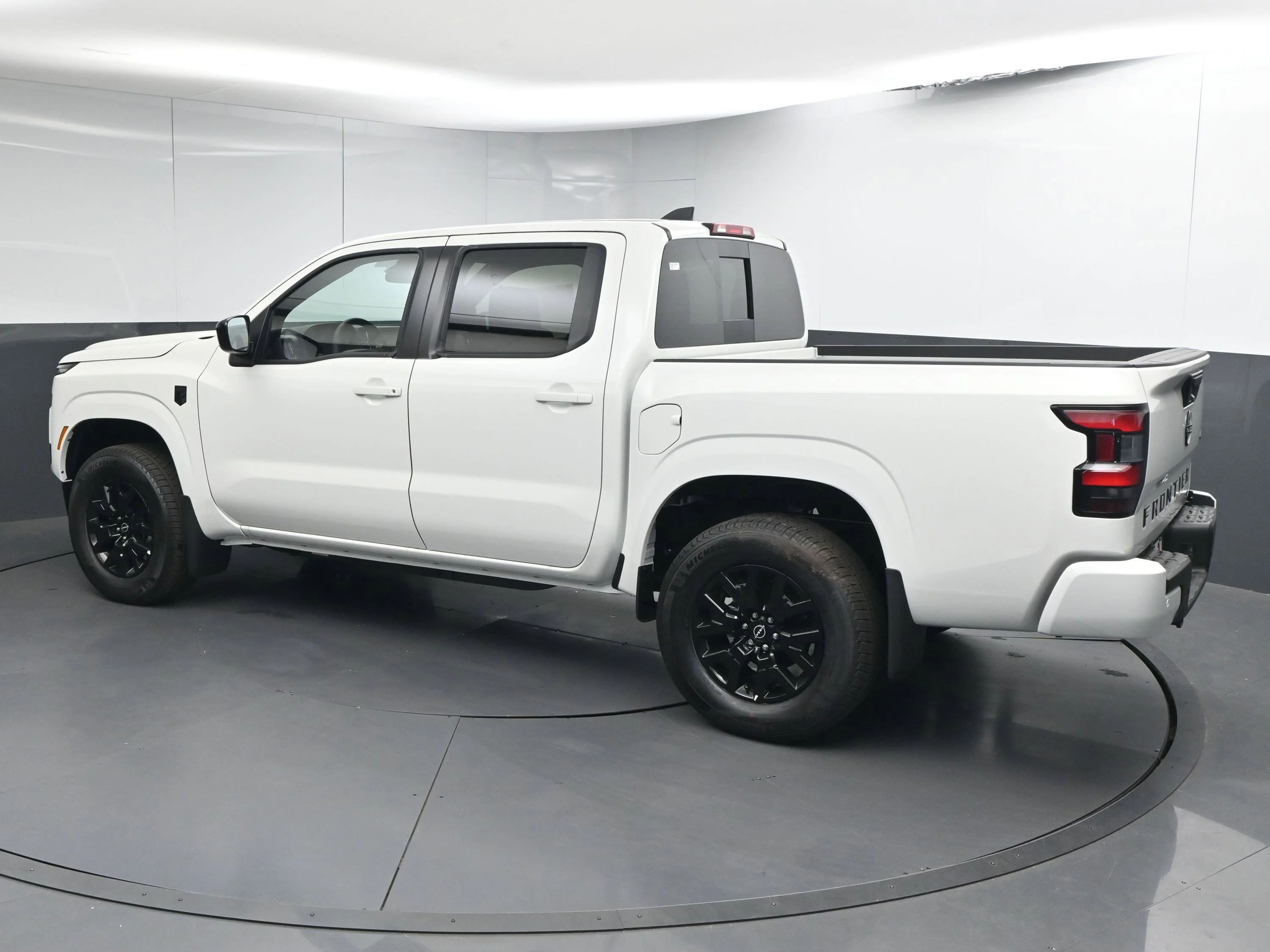 New 2026 Glacier White Nissan Crew Cab SV image 5
