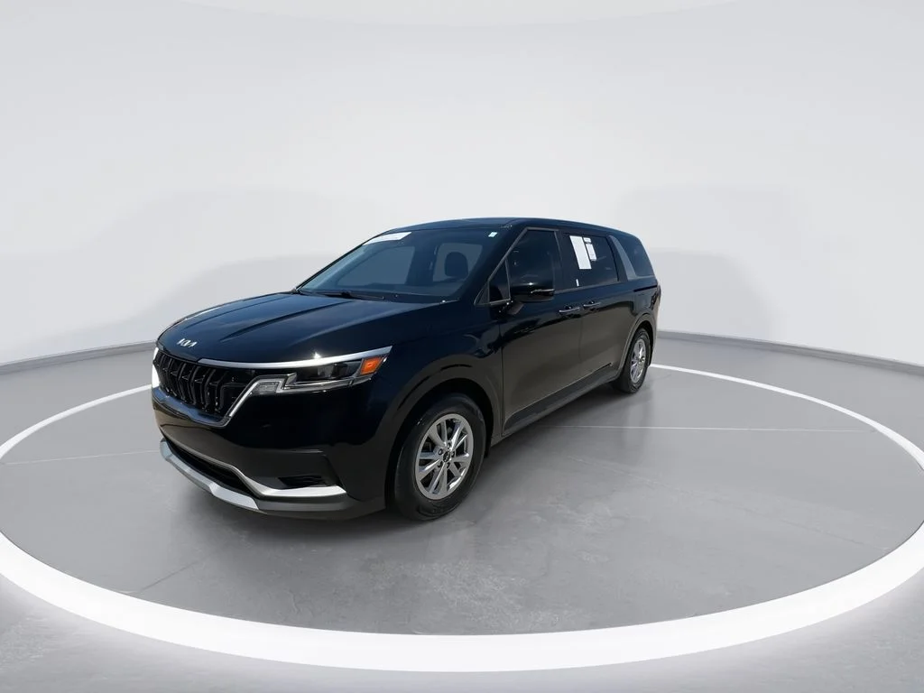 Used 2023 Black Kia LX Seat Package image 4