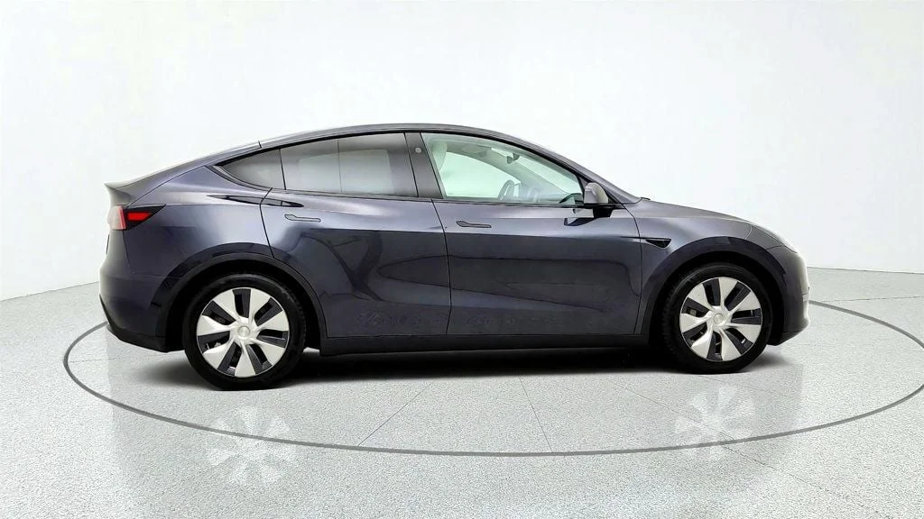 Used 2024 Stealth Grey Tesla Long Range AWD w/ 7-Seat White & Black Premium Interior image 4