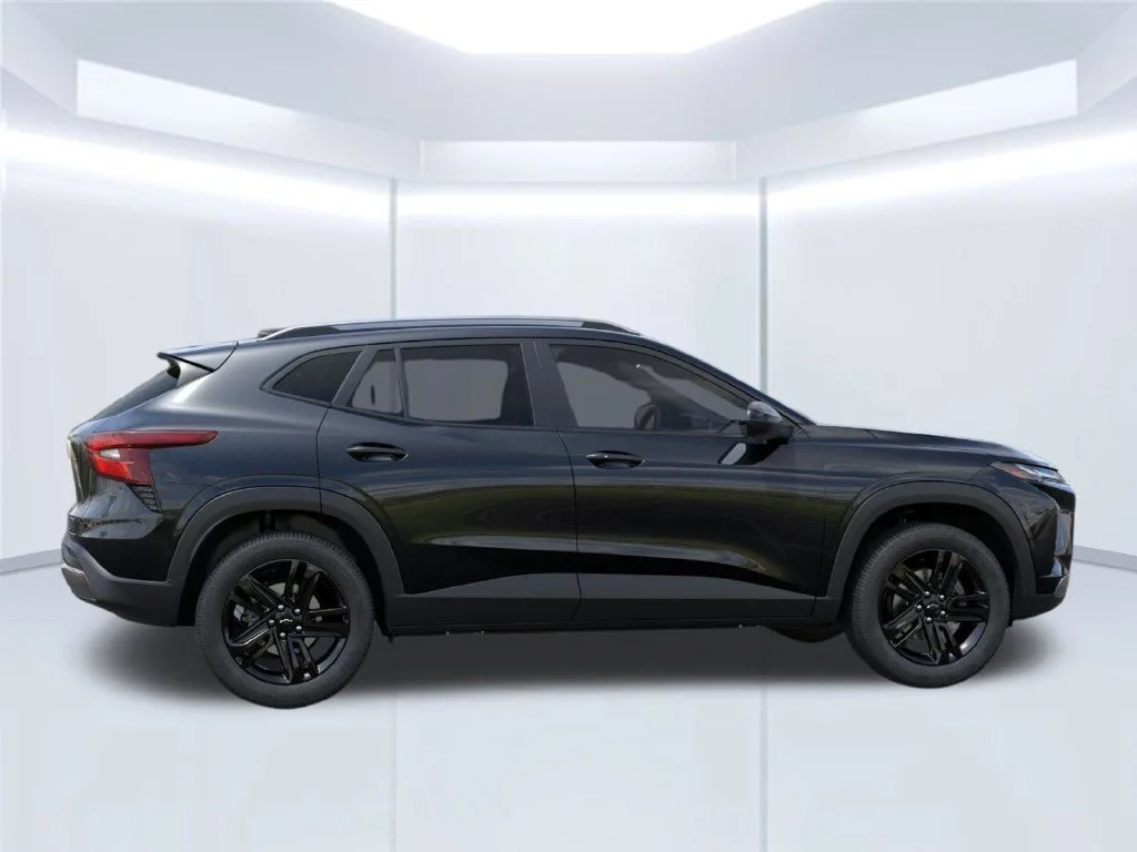 New 2026 Mosaic Black Metallic Chevrolet ACTIV image 7