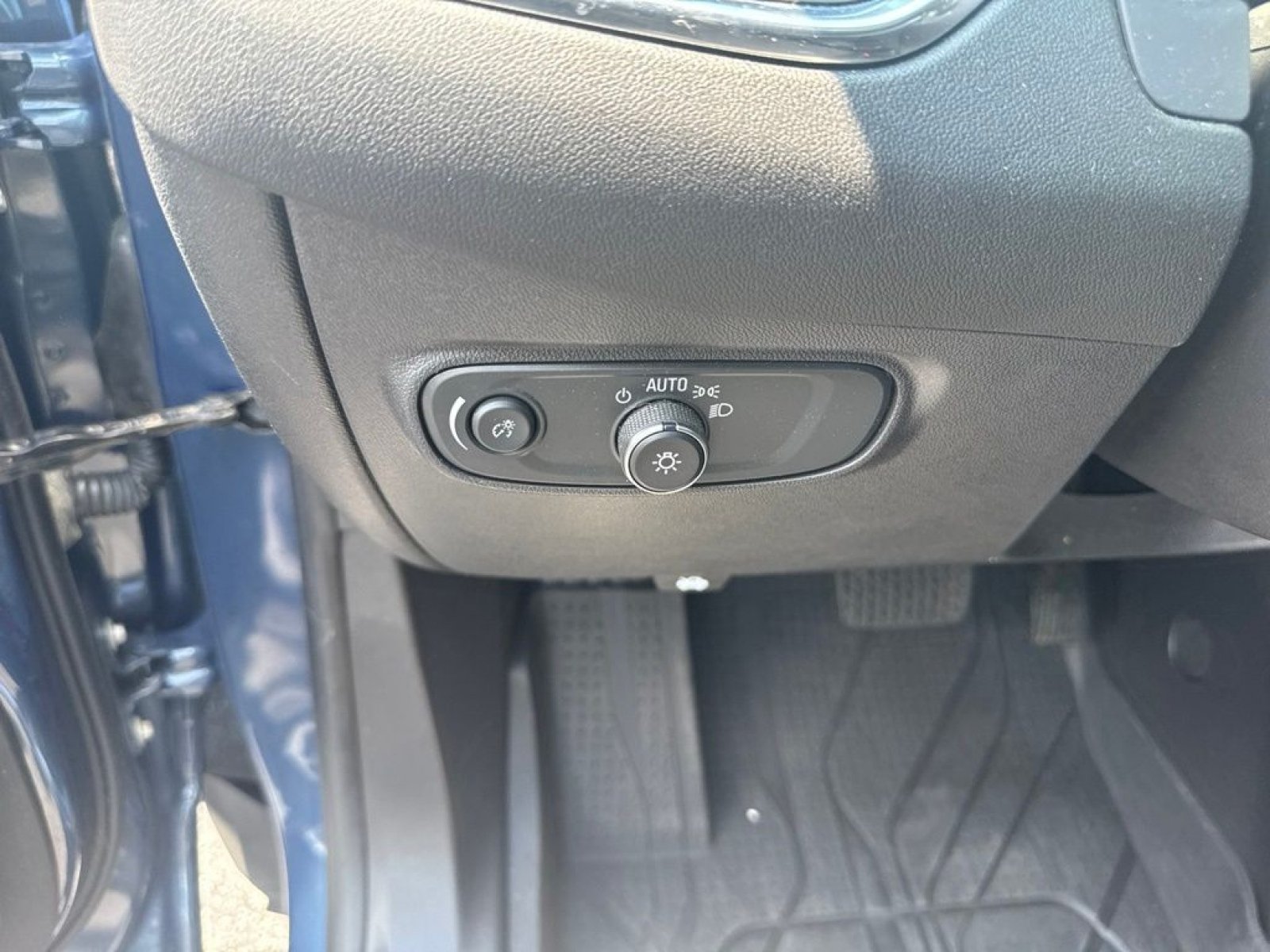 Used 2024 Lakeshore Blue Chevrolet LT image 15