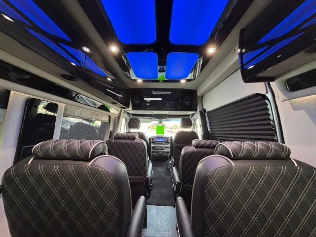 New 2027 Silver Mercedes-Benz Discovery Touring image 4
