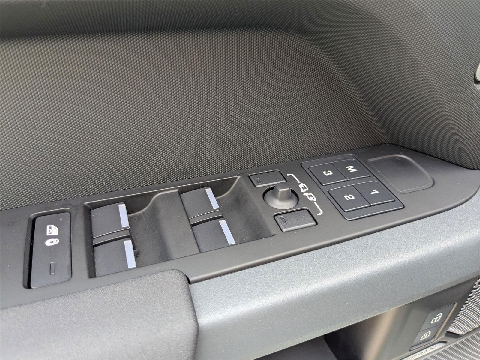 Used 2023 Yulong White Metallic Land Rover X-Dynamic SE image 12