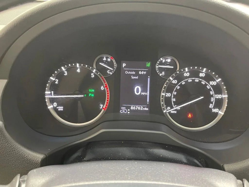Used 2021  Lexus 460 Luxury image 30