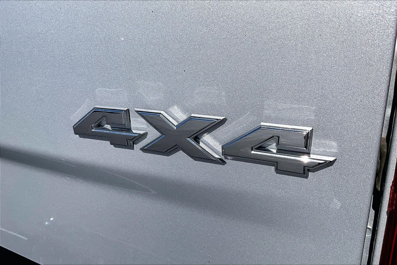 Used 2015 Bright Silver Metallic Clearcoat Ram Express image 9