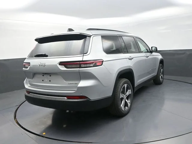 New 2026 Silver Zynith Exterior Paint Jeep Limited image 9