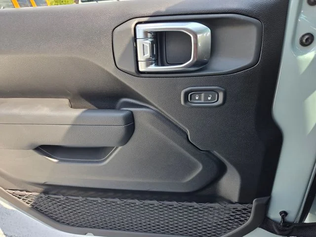 New 2026 Earl Clearcoat Jeep Sport image 21