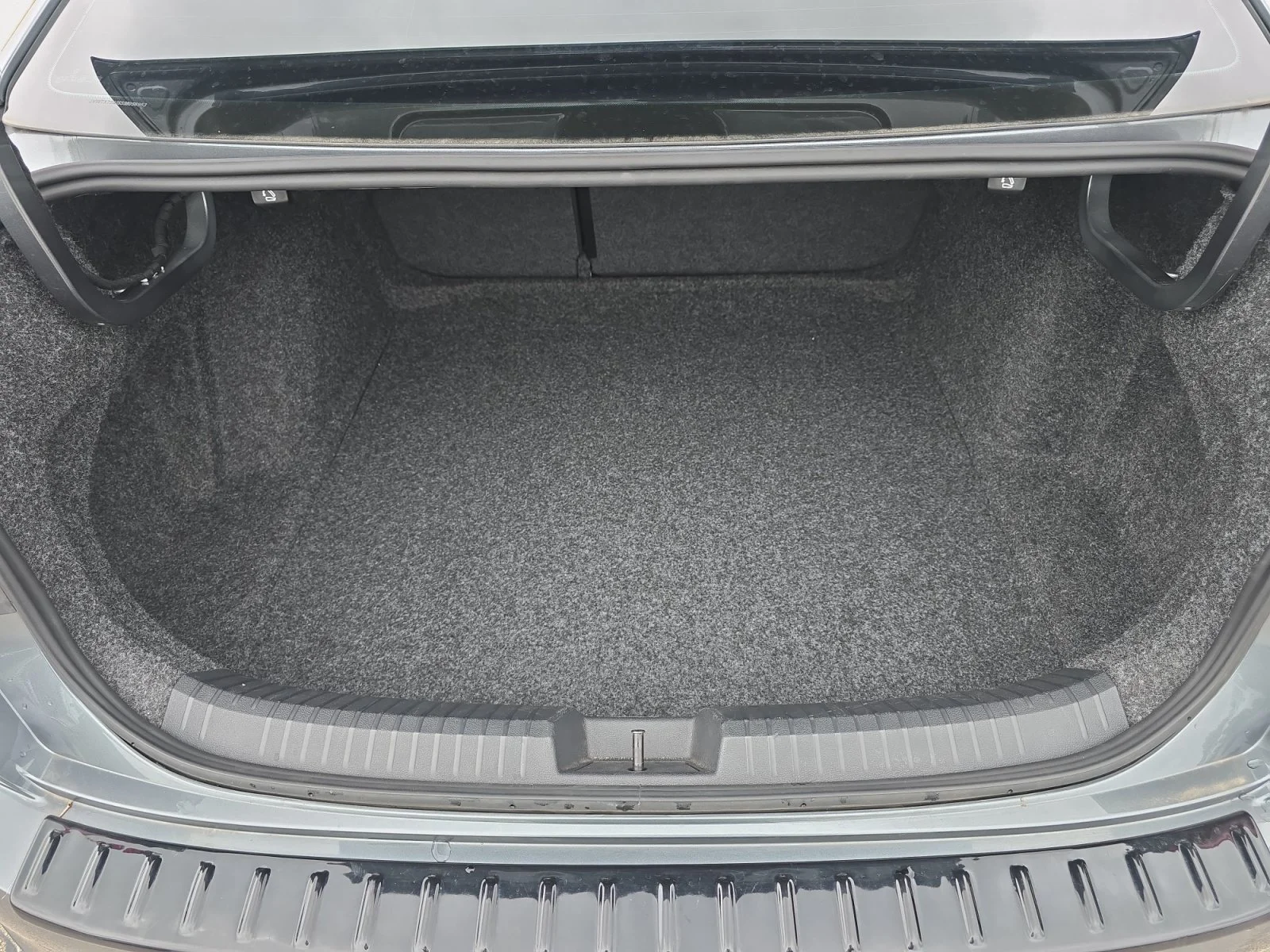 Used 2025 Gray Volkswagen SE image 12