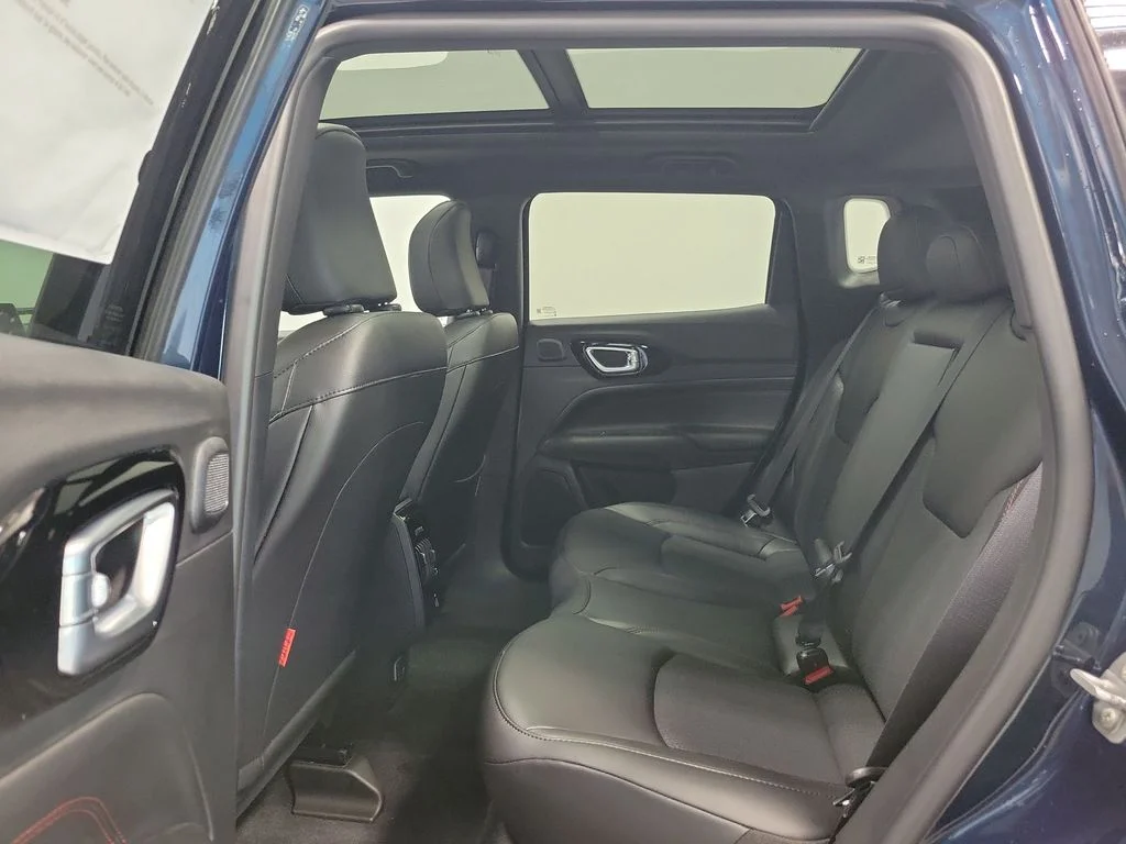 New 2026 Fathom Blue Pearl-Coat Exterior Paint Jeep Trailhawk image 10