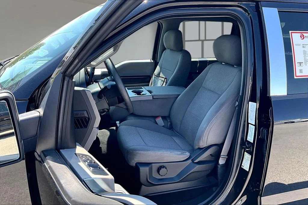 Used 2017 Black Ford XLT image 27
