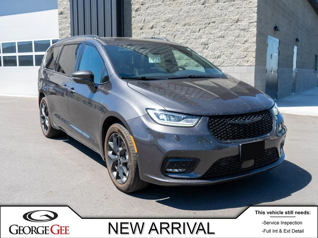 2021 Chrysler Pacifica Touring L's photo