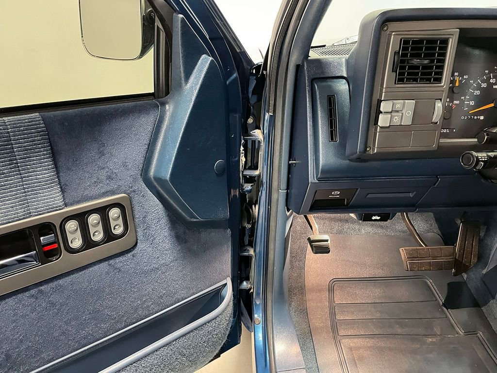 Used 1992  Chevrolet NA image 57