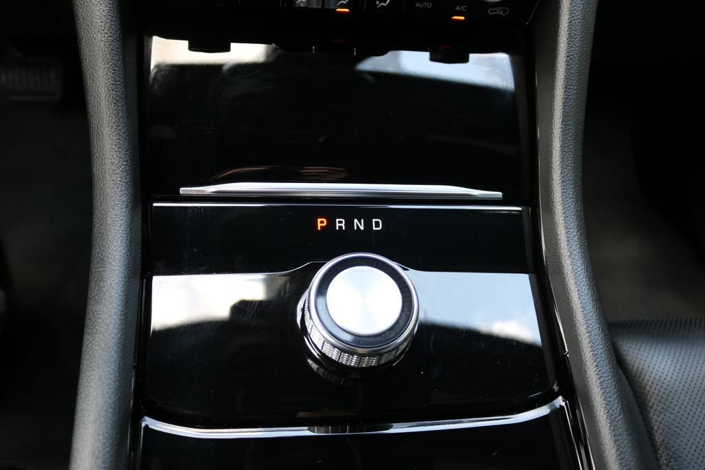 Used 2022 Silver Jeep Overland image 28