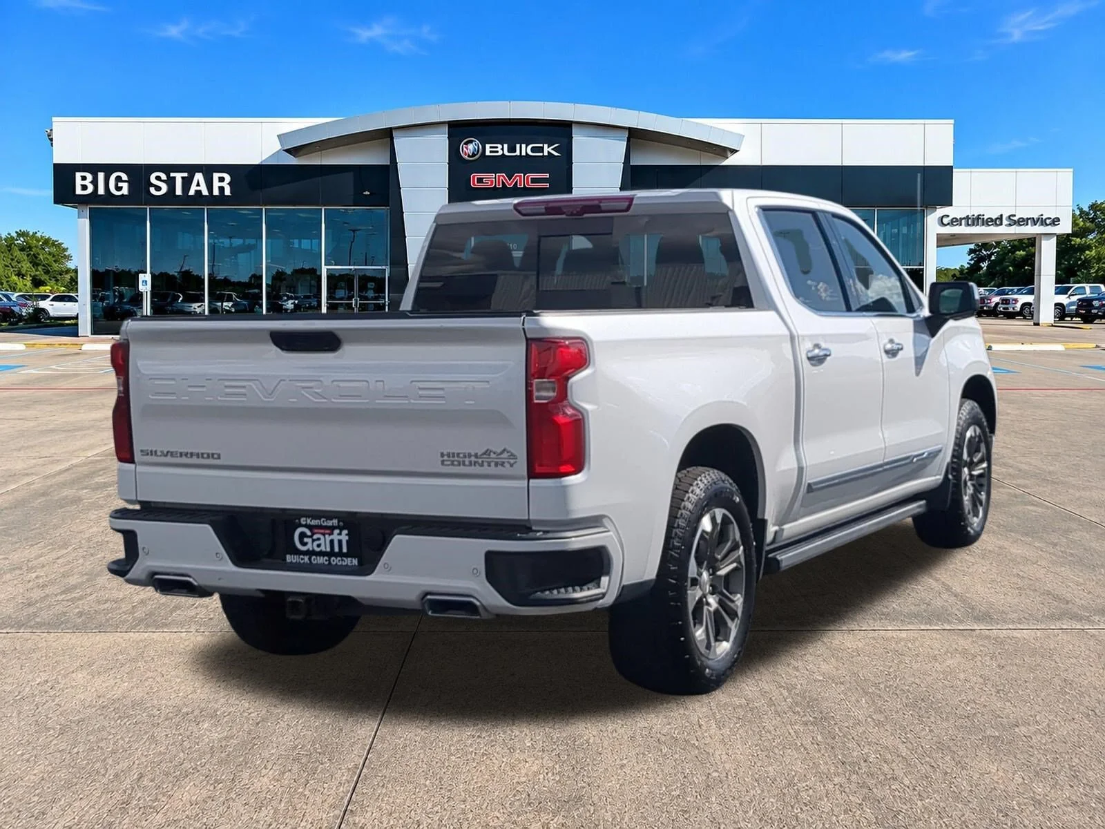 Used 2023 Iridescent Pearl Tricoat Chevrolet High Country image 3
