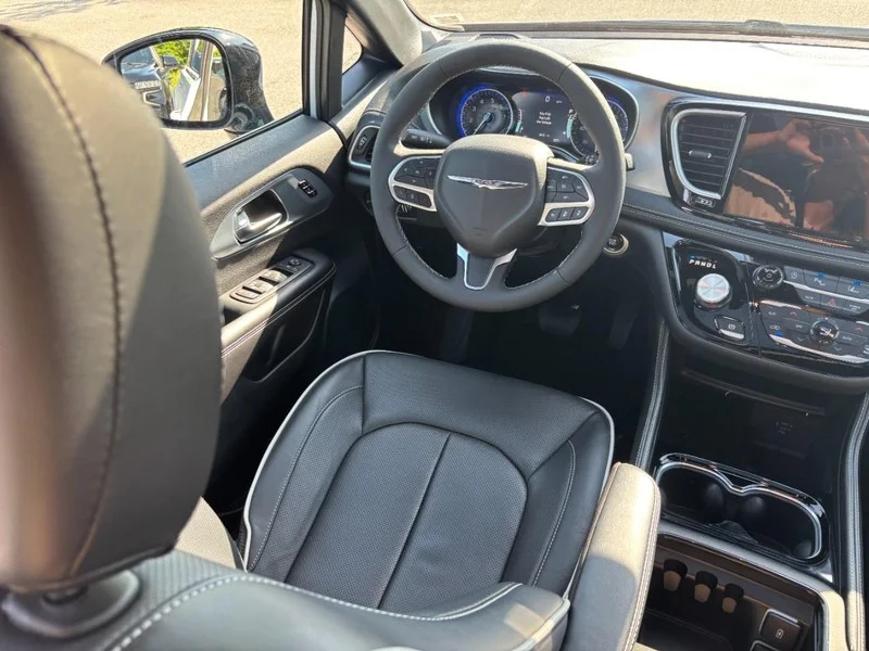 Used 2026 White Chrysler Limited image 12