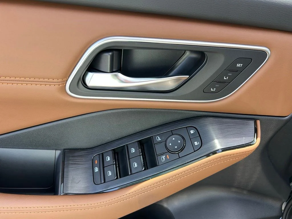 New 2026 Black Nissan Platinum image 18