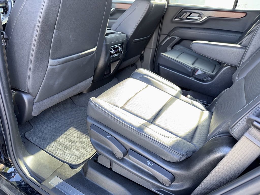 2025 GMC Yukon Denali - Photo 26