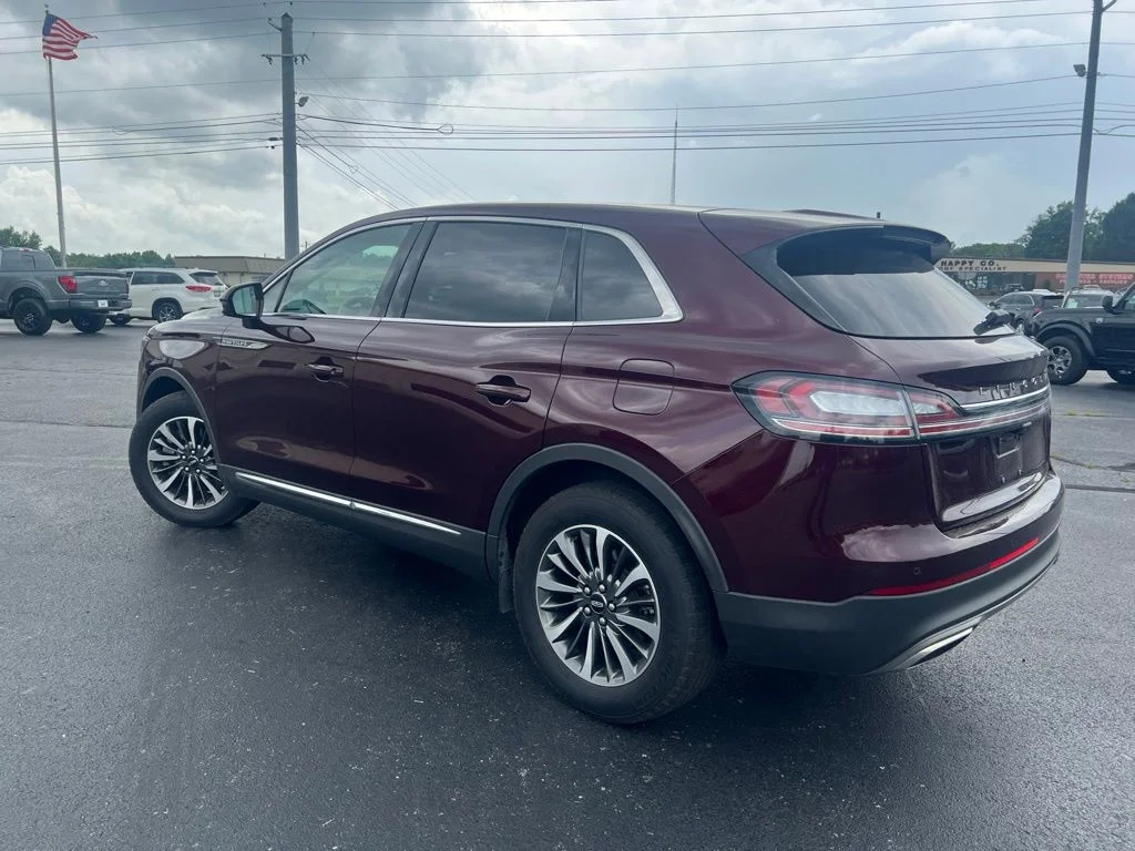 Used 2021 Burgundy Velvet Lincoln Reserve image 6