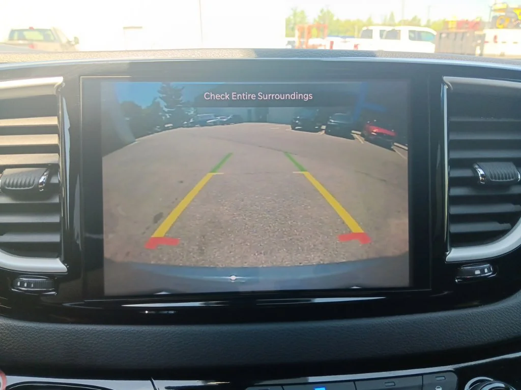 Used 2025 Ceramic Gray Clearcoat Chrysler Select image 21