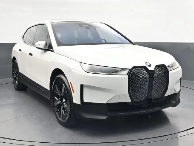 Certified Used 2024 White/off-white BMW xDrive50 image 2