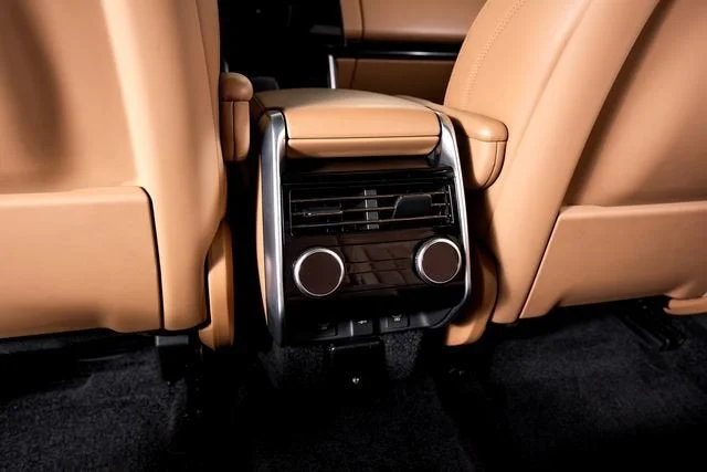 Used 2025 Santorini Black Metallic Land Rover SE image 27