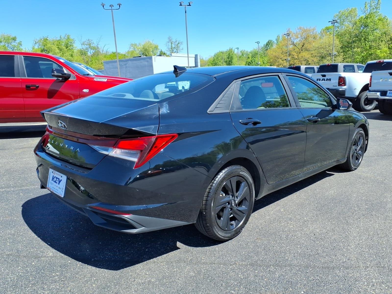 Used 2023 BLACK Hyundai SEL image 7