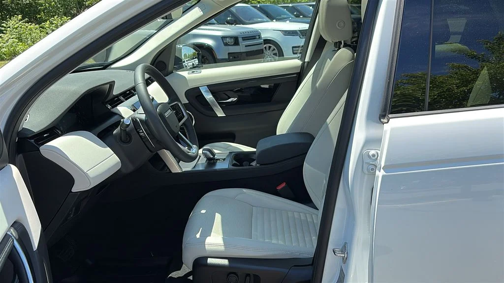 Certified Used 2025  Land Rover S image 9