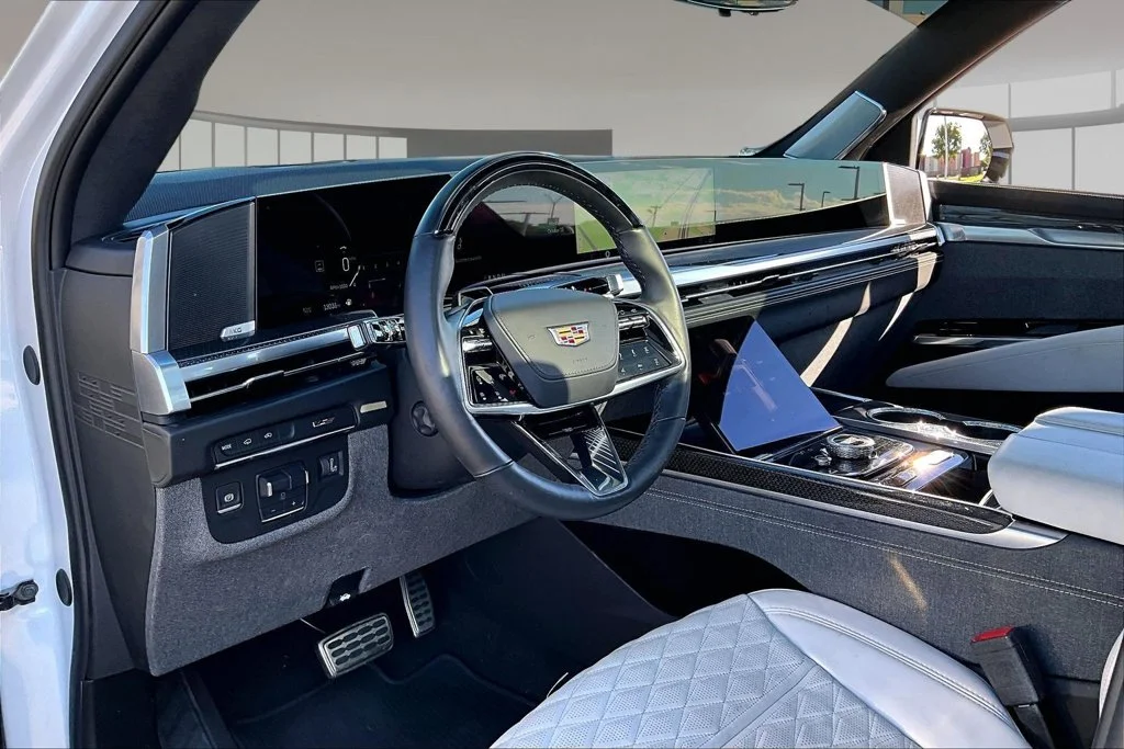 Used 2025 White Cadillac V-Series image 13