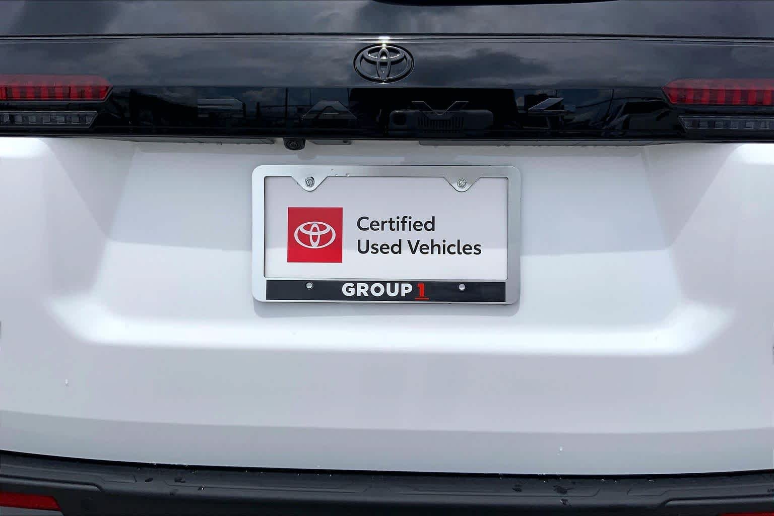 Used 2026 Ice Cap Toyota XLE Premium image 10