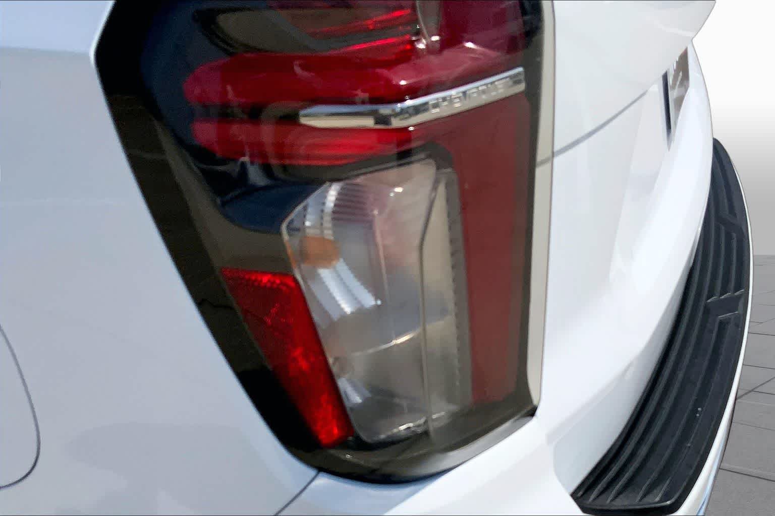 Used 2024 Summit White Chevrolet LT image 27