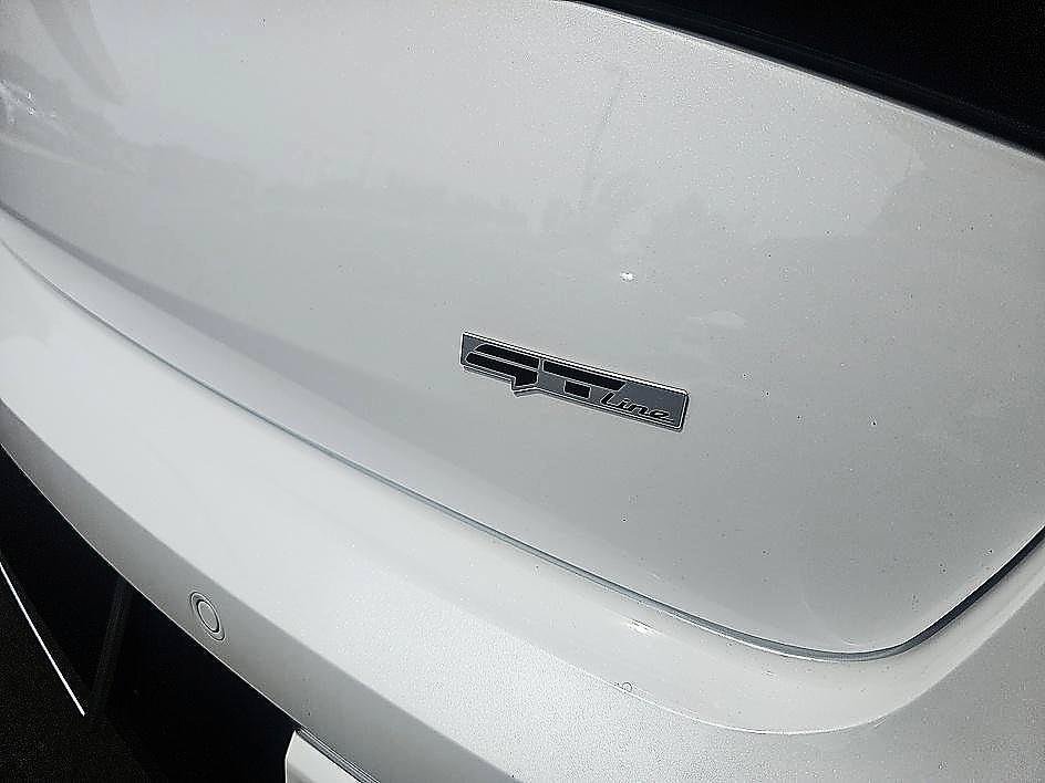 Used 2026 Snow White Pearl Kia GT-Line image 9