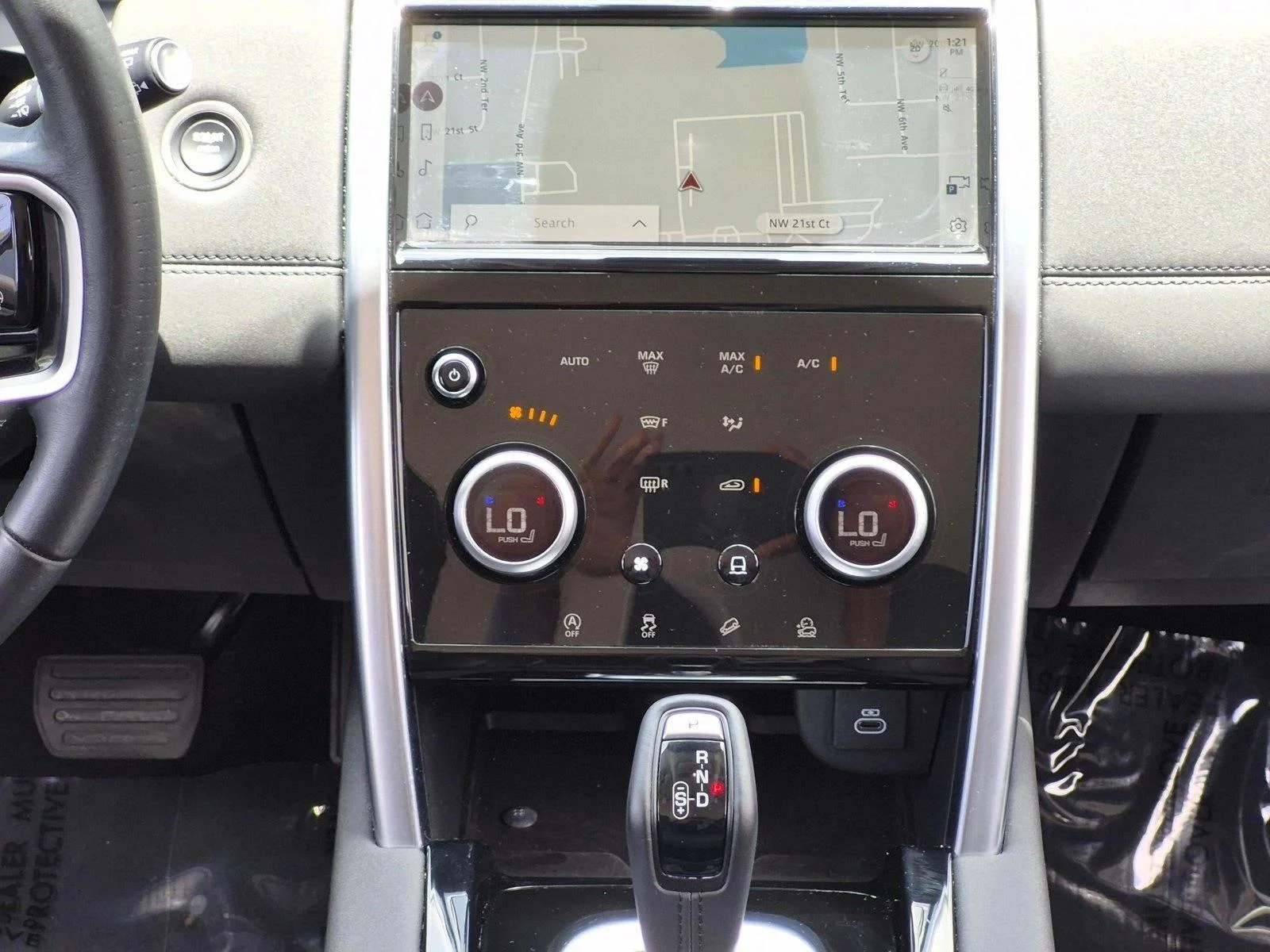 Used 2023 Grey Land Rover S image 15