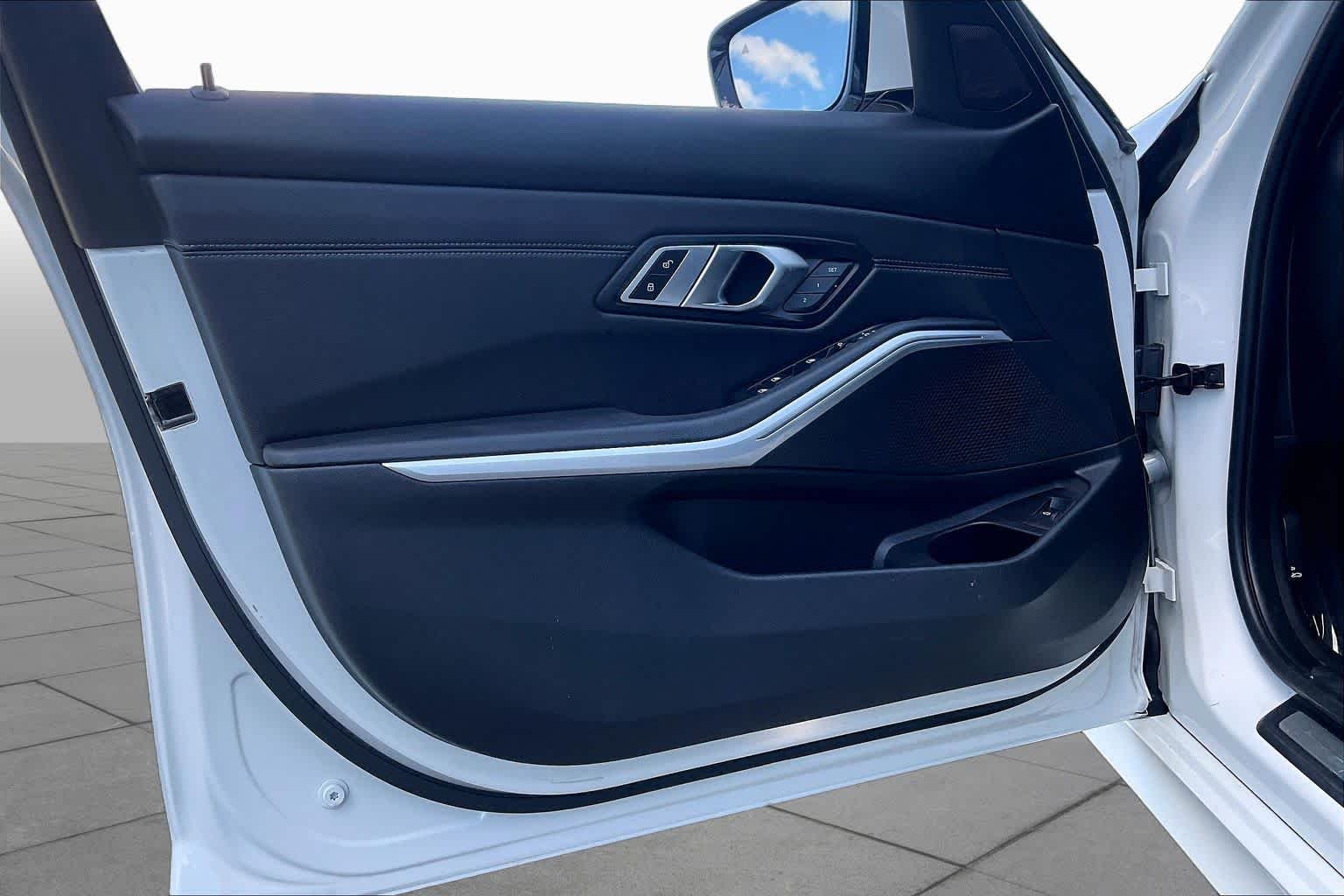 Used 2019 Alpine White BMW 330i xDrive image 21