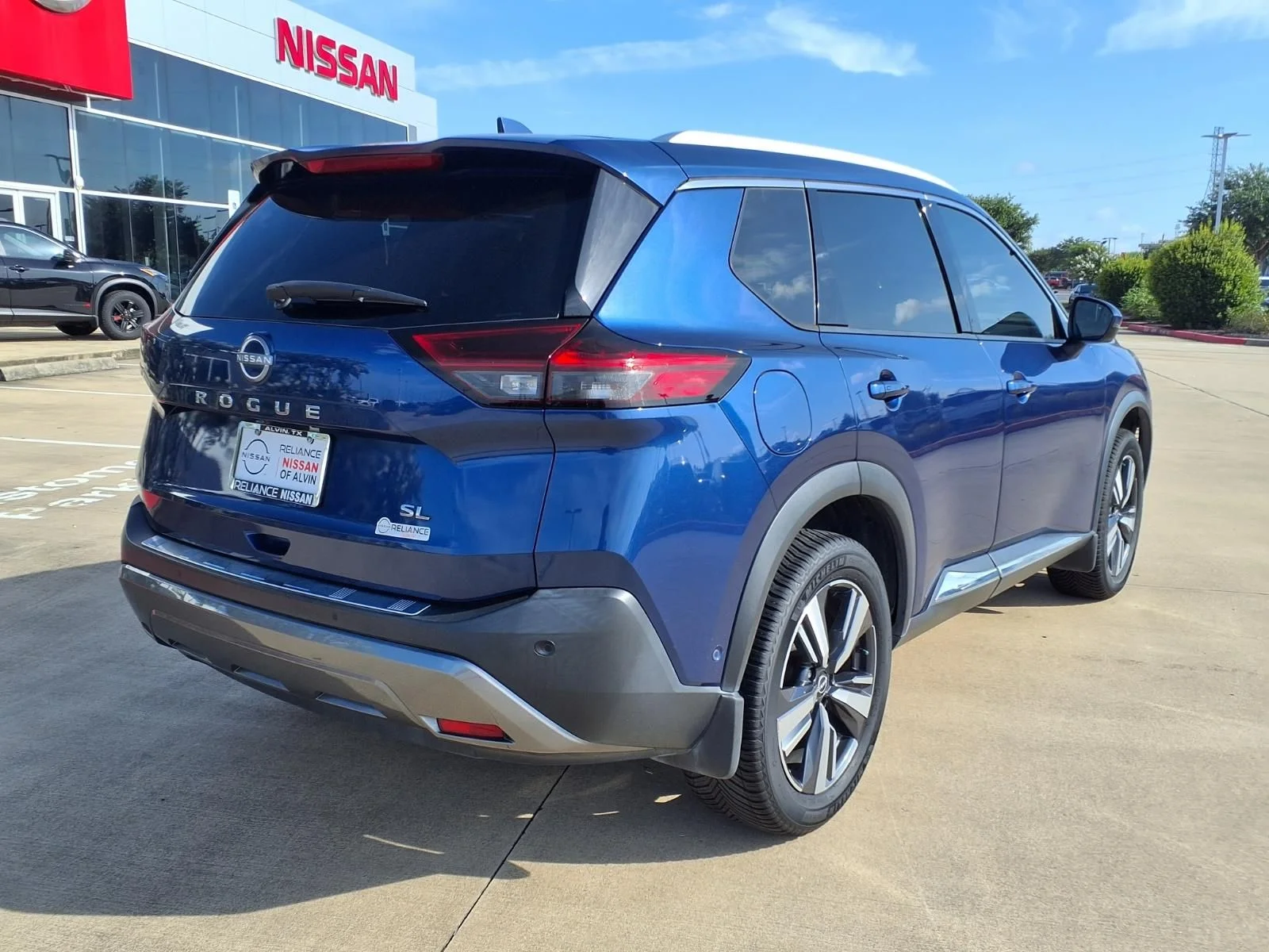 Used 2022 Blue Nissan SL image 4