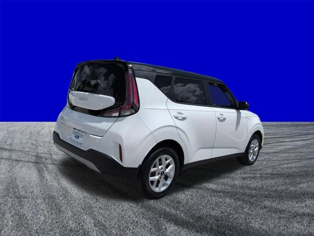 Used 2025 White Kia S image 4