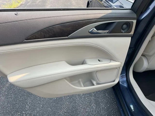 Used 2019 Blue Lincoln Reserve image 21