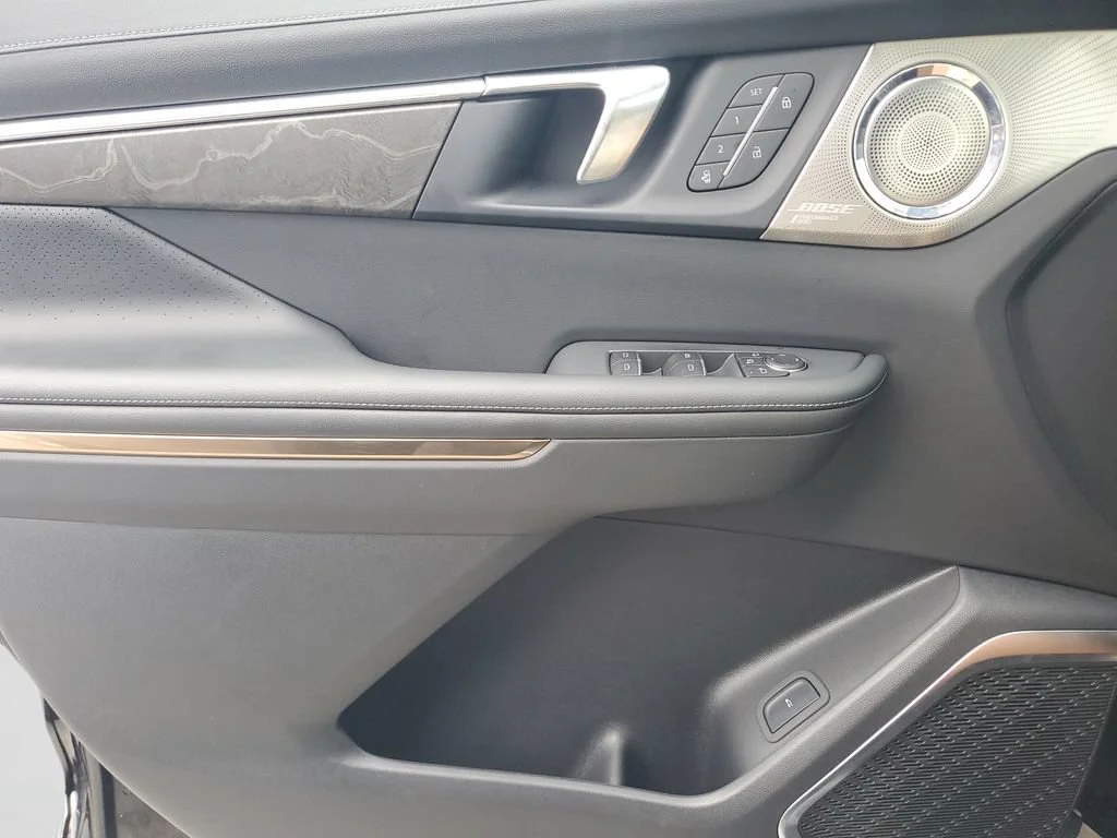 Used 2025 Ebony Twilight Metallic Buick Avenir image 20