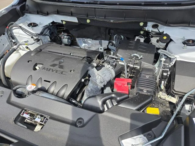 Used 2025 White Mitsubishi  image 23